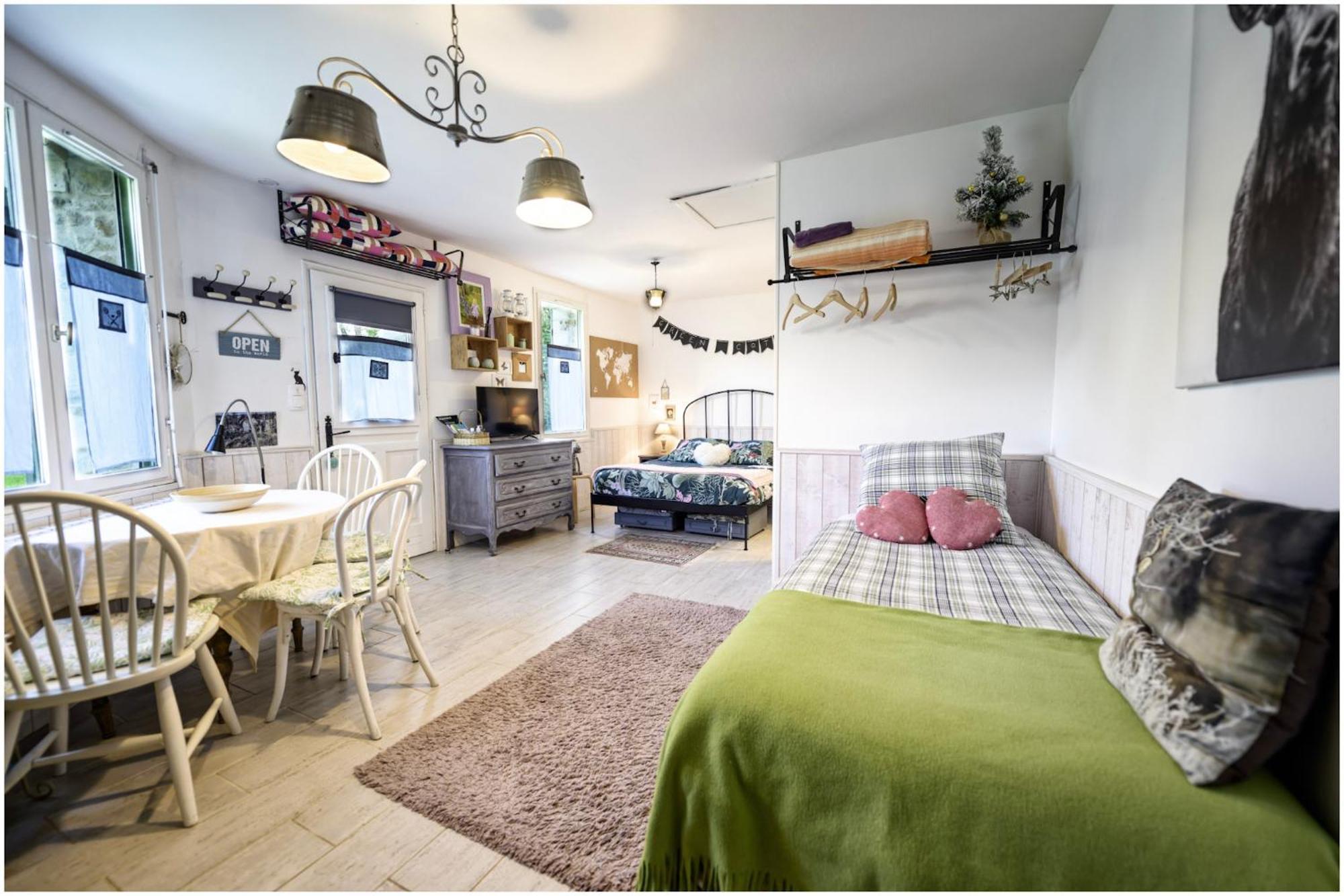 Les 2 Gites Des Chambres De Capucine Carcagny Pokoj fotografie